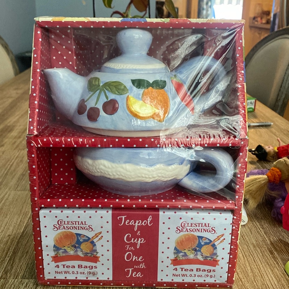 Brand new celestial seasonings vintage tea pot and tea set
